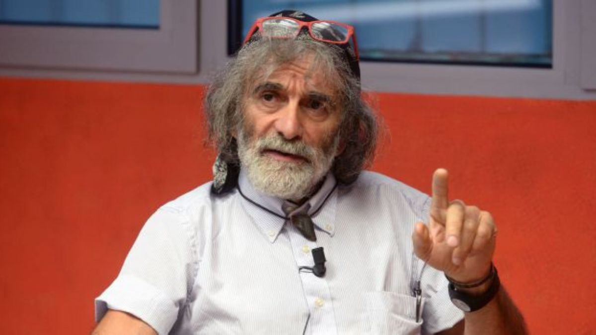 Mauro Corona perde la testa in diretta, rissa sfiorata: “Che mi venga sotto!” Mauro Corona perde la testa in diretta, rissa sfiorata: “Che mi venga sotto!”