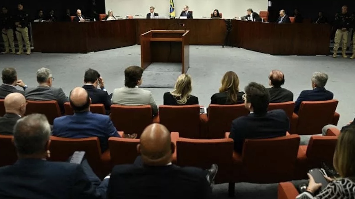 Accuse gravissime per il discusso presidente, mai successo prima: la decisione è presa