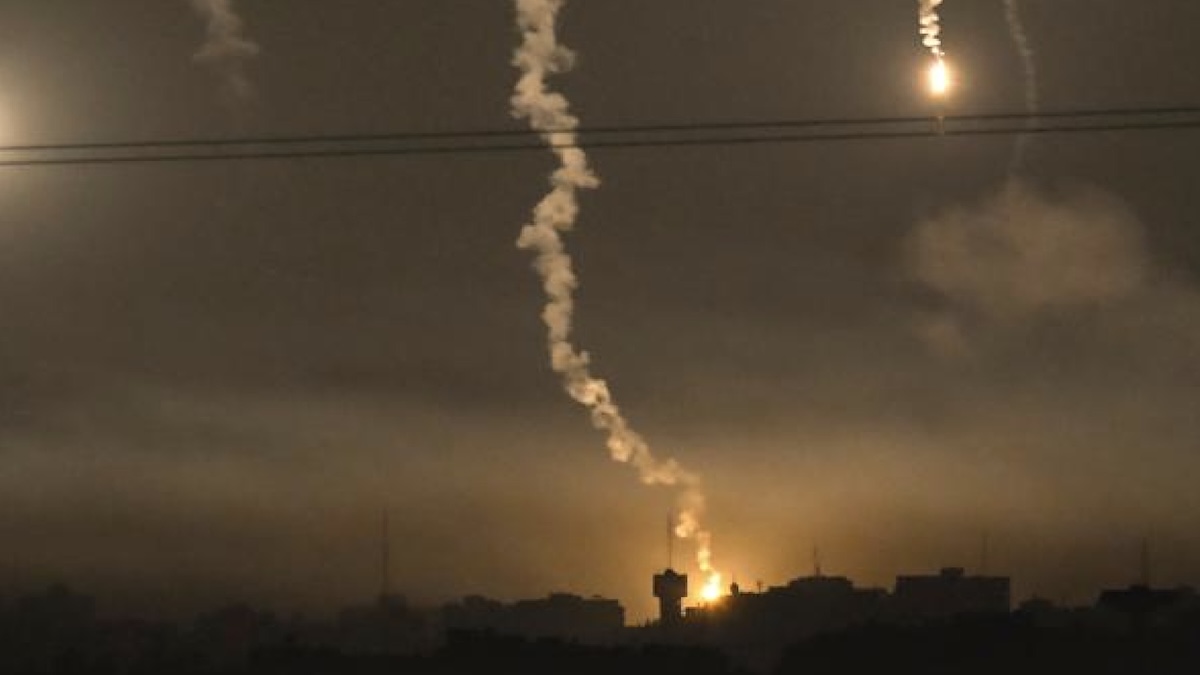 “Pioveva fuoco dappertutto, la fuga al buio”: inferno a Gaza City dopo l’invasione di Israele