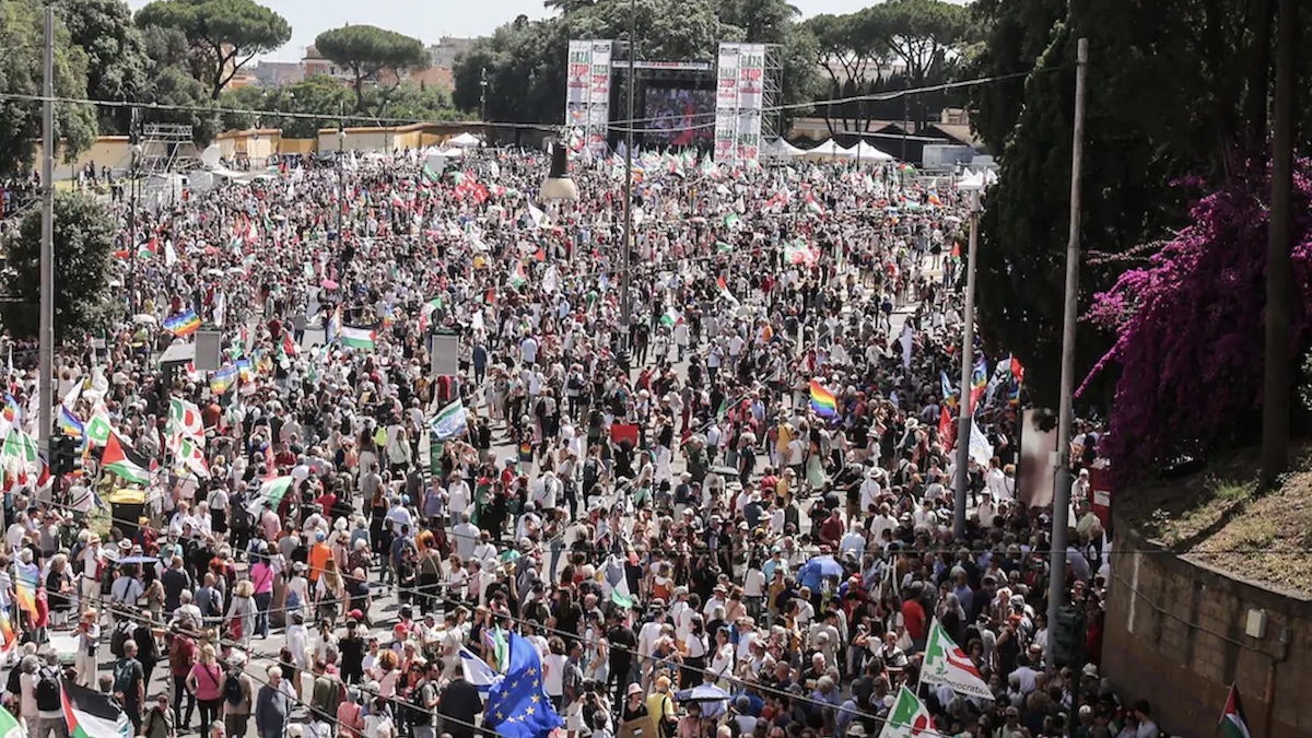 Italia in piazza per Gaza: metro blindate Milano, disagi e ritardi a Roma. A Torino gli studenti bloccano il campus
