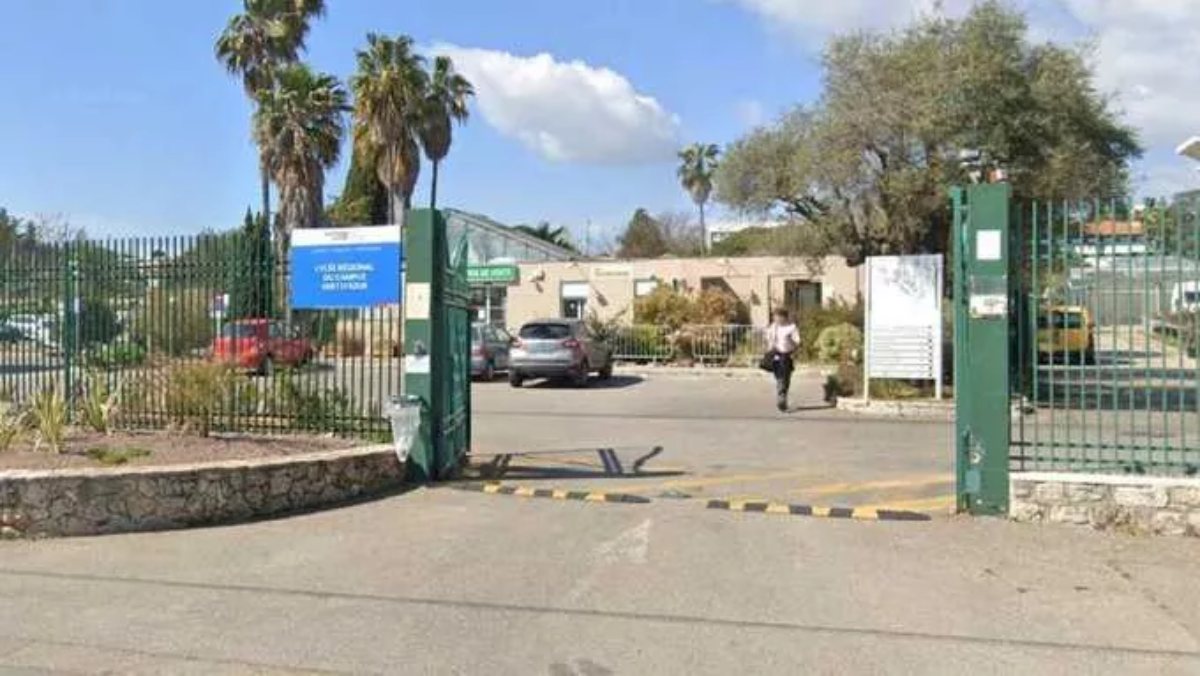 Aggressione in una scuola, entra armato e scatena l’orrore: la situazione Aggressione in una scuola, entra armato e scatena l’orrore: la situazione