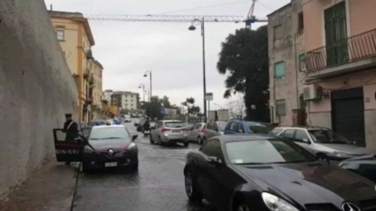 Italia, spari in pieno giorno tra le auto. Agguato mortale
