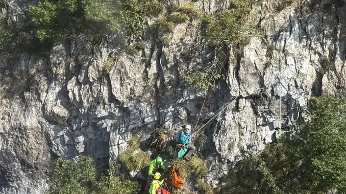 Italia, crolla un diedro di roccia: alpinisti travolti. Terrore