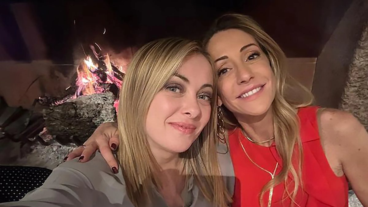 “Lo fa ogni giorno”. Arianna Meloni, confessione a sorpresa sulla sorella. Nessuno lo sapeva “Lo fa ogni giorno”. Arianna Meloni, confessione a sorpresa sulla sorella. Nessuno lo sapeva