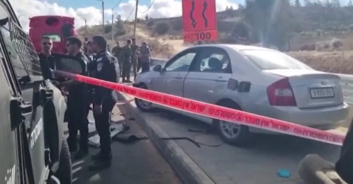 Attentato folle, auto piomba sui civili: “Vittime adolescenti”. Terrificante