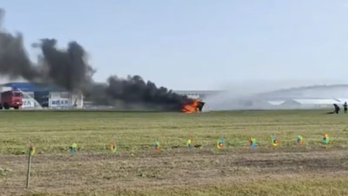 Cina, collisione tra due auto volanti durante le prove di un airshow: un pilota ferito