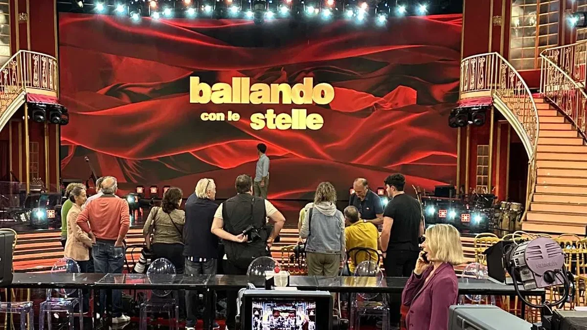 cacciatelo ballando con le stelle si scatena il caos tutti contro di lui