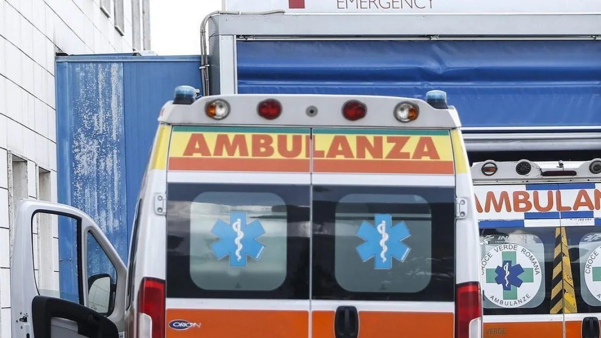 Italia, bimbo di 2 anni cade nel vuoto: “Volo di metri”. È shock