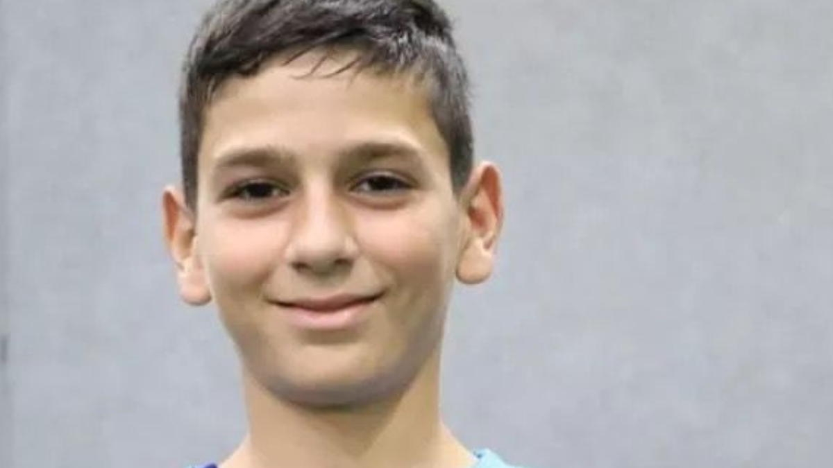 Gaza, l’esercito israeliano uccide il giovane calciatore e 14 familiari