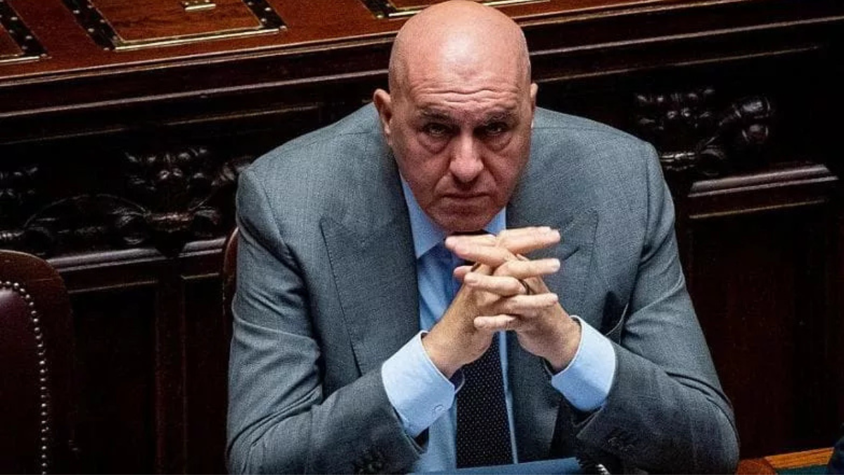 Hacker su X, violato l’account del ministro Guido Crosetto: cos’è stato pubblicato Hacker su X, violato l’account del ministro Guido Crosetto: cos’è stato pubblicato