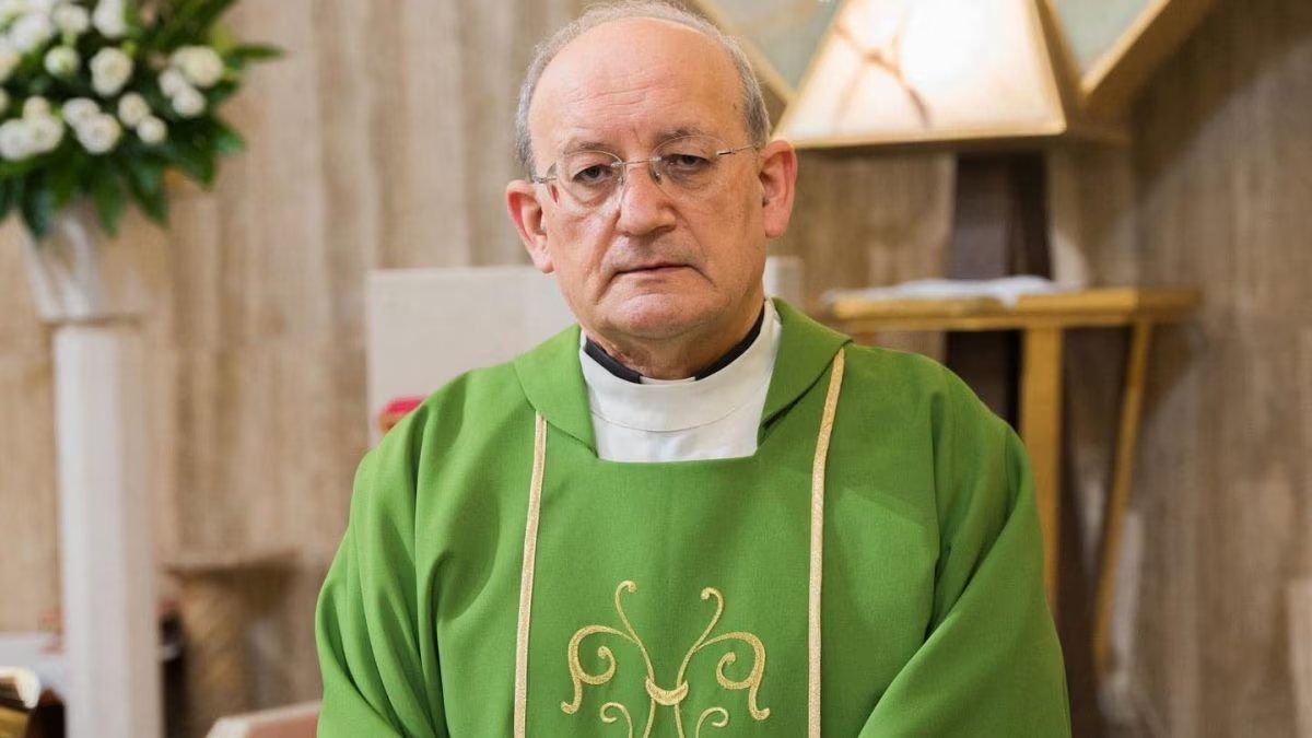 Tragedia in chiesa, entrano in sagrestia e lo trovano così: “Com’è morto” Tragedia in chiesa, entrano in sagrestia e lo trovano così: “Com’è morto”