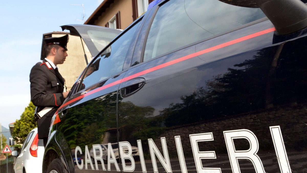 “C’è uno strano odore…”. Macabra scoperta in Italia: entrano in casa e cosa trovano sul divano. Terrificante “C’è uno strano odore…”. Macabra scoperta in Italia: entrano in casa e cosa trovano sul divano. Terrificante