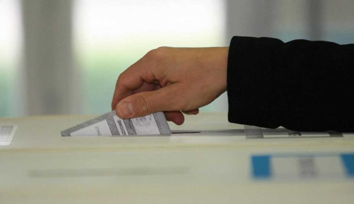 Seggio elettorale in Germania durante le recenti elezioni comunali
