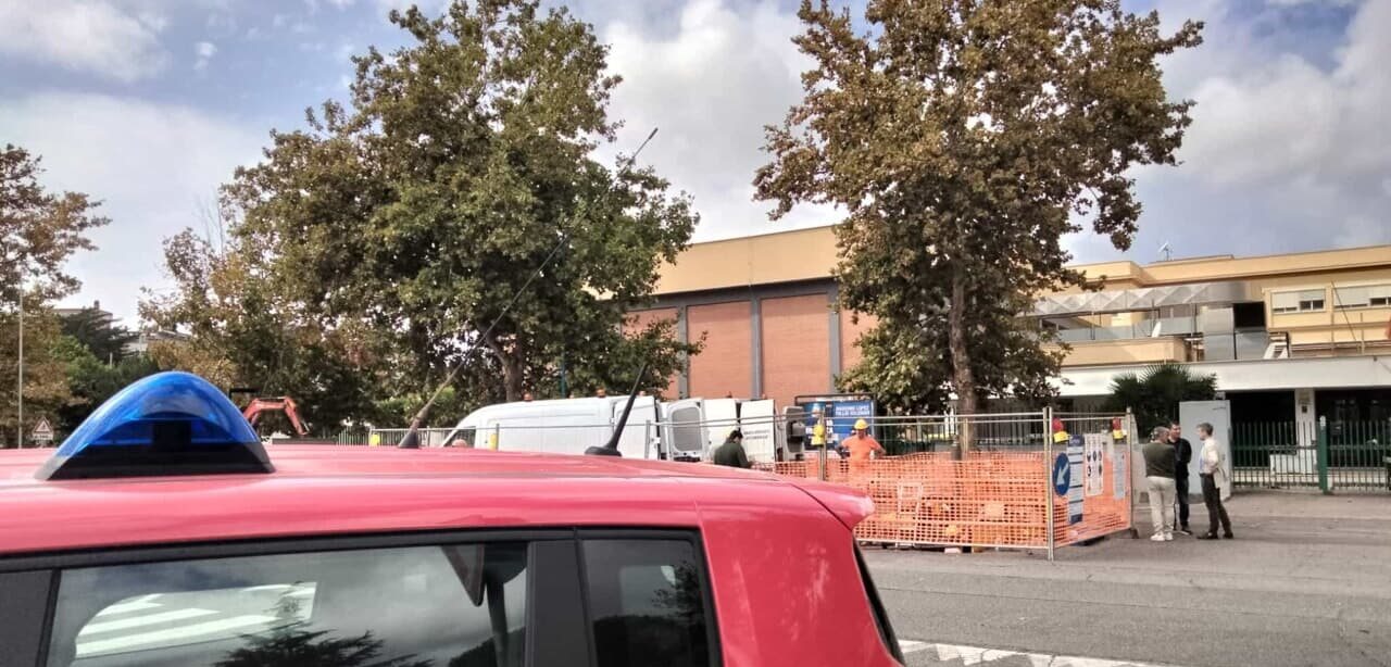 “Scappate subito!”. Allarme fuga di gas in strada, caos e panico: la scoperta shock “Scappate subito!”. Allarme fuga di gas in strada, caos e panico: la scoperta shock