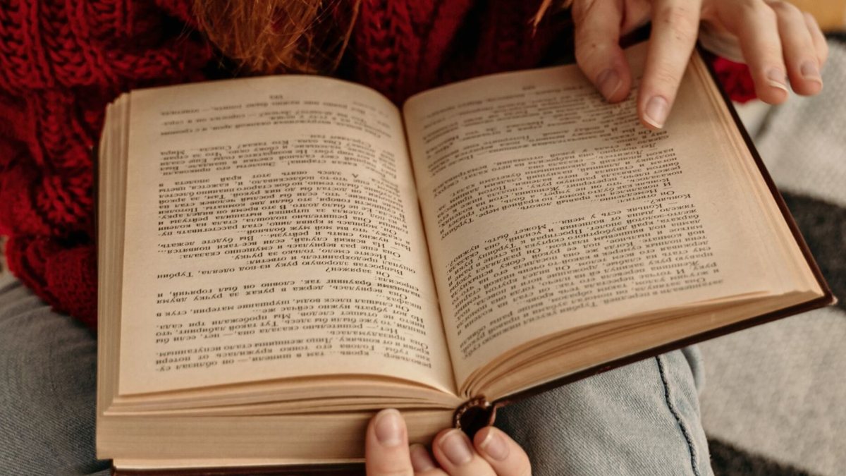Ordina libro su Amazon, quando lo apre cosa ci trova dentro. Scoperta incredibile