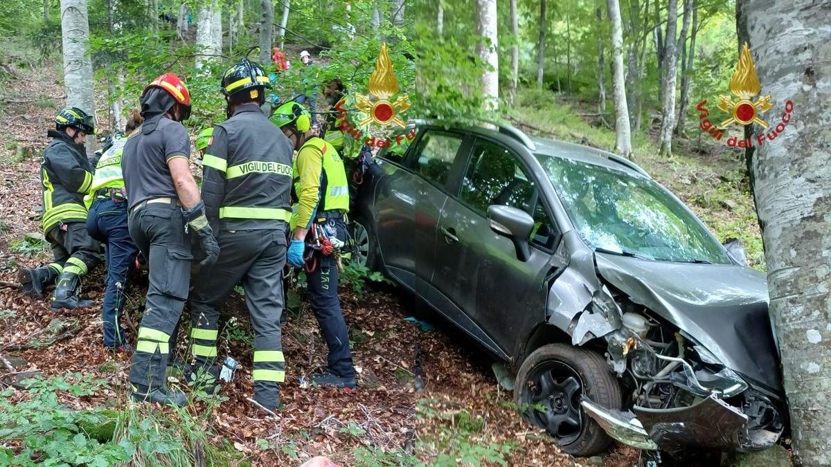 Tragedia in Italia, volo di 40 metri poi la fine orrenda. L’hanno trovata così 