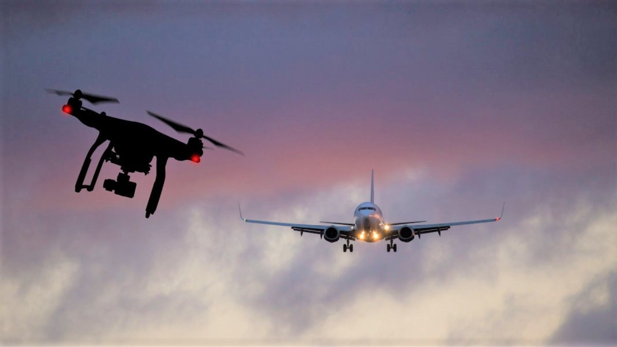 Emergenza droni in Europa, aeroporti sotto attacco: sabotaggio russo o criminali interni? Tutte le risposte