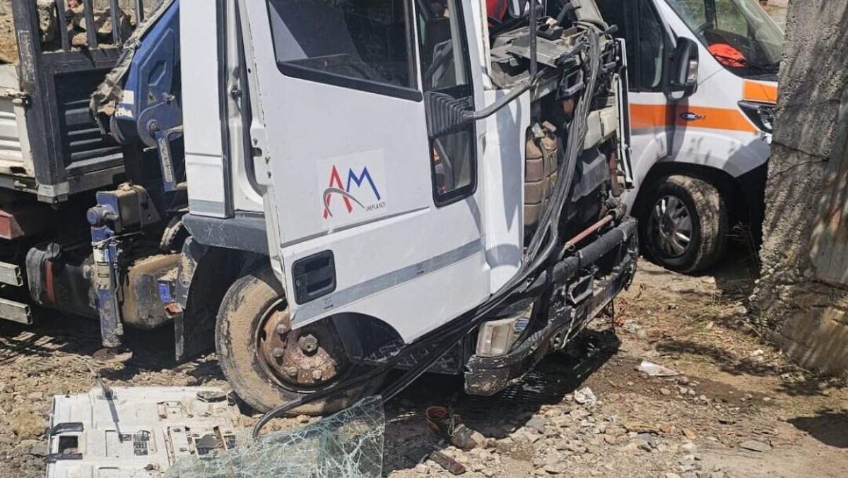 italia dramma in cantiere mezzo impazzito travolge operai bilancio terribile