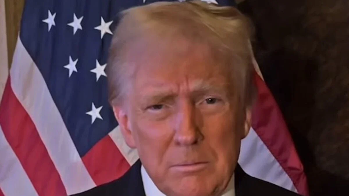 Trump nei guai, spuntano le mail di Epstein: “Sapeva tutto e passava ore con lei”. Il nome della ragazza