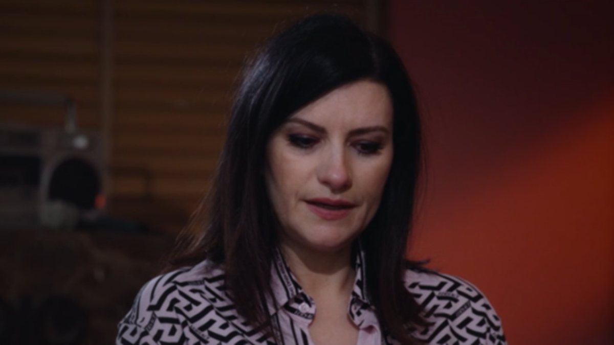 Laura Pausini colpita dal triste lutto: “Sei volato via improvvisamente”. Dolore immenso