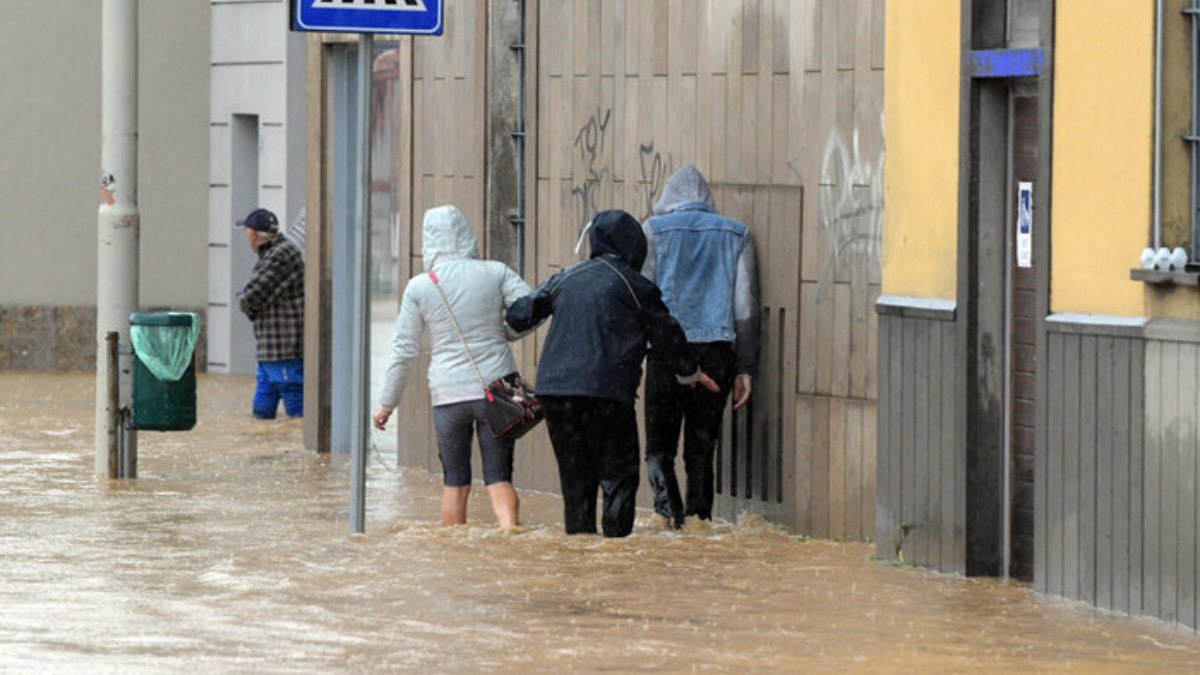 Meteo, allerta grave: situazione seria tra poche ore, le zone a rischio