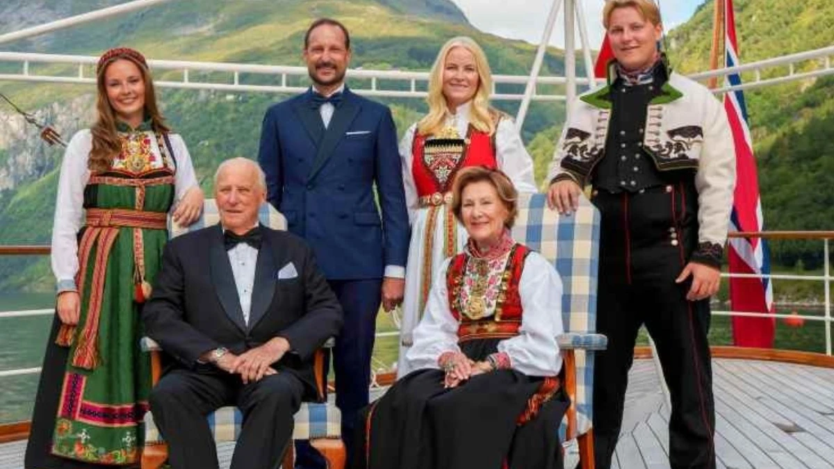 “Devo ritirarmi, la malattia avanza”: famiglia reale, il terribile annuncio della principessa “Devo ritirarmi, la malattia avanza”: famiglia reale, il terribile annuncio della principessa