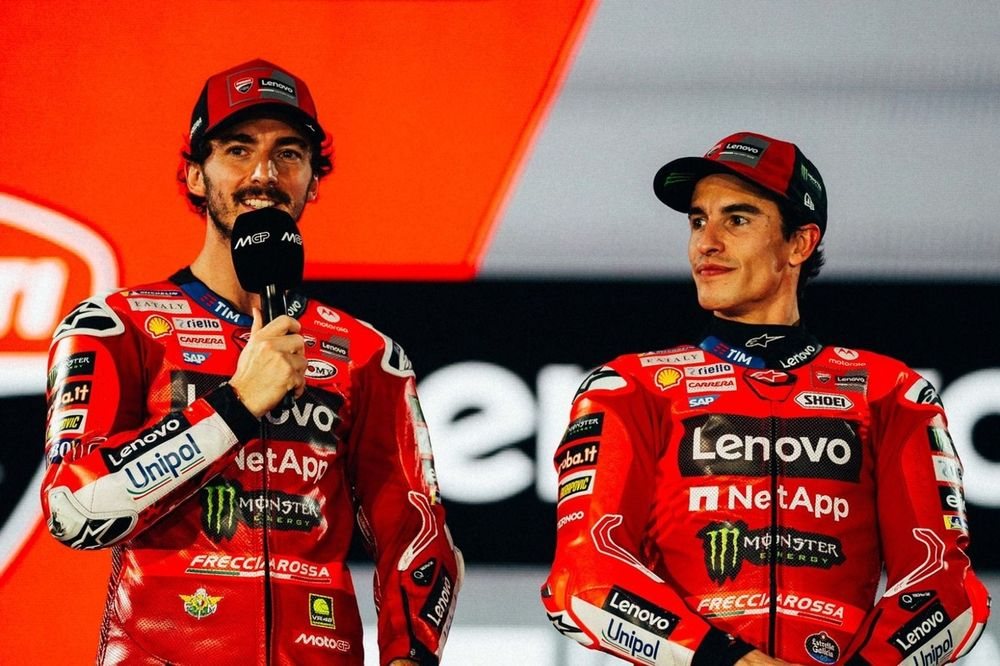 moto gp bagnaia vince tra le fiamme ma marquez scrive la storia 9 titoli come rossi