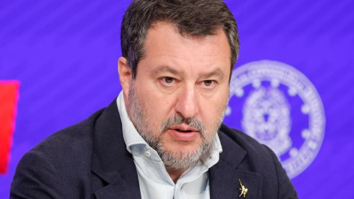 Pontida 2025, Salvini: “Mai italiani in Ucraina”. Omaggio a Kirk Pontida 2025, Salvini: “Mai italiani in Ucraina”. Omaggio a Kirk