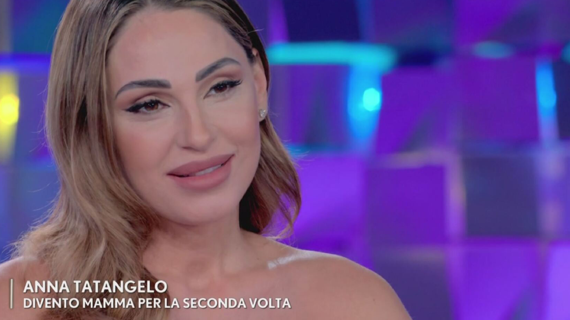 Verissimo: Anna Tatangelo, l’annuncio meraviglioso in diretta tv