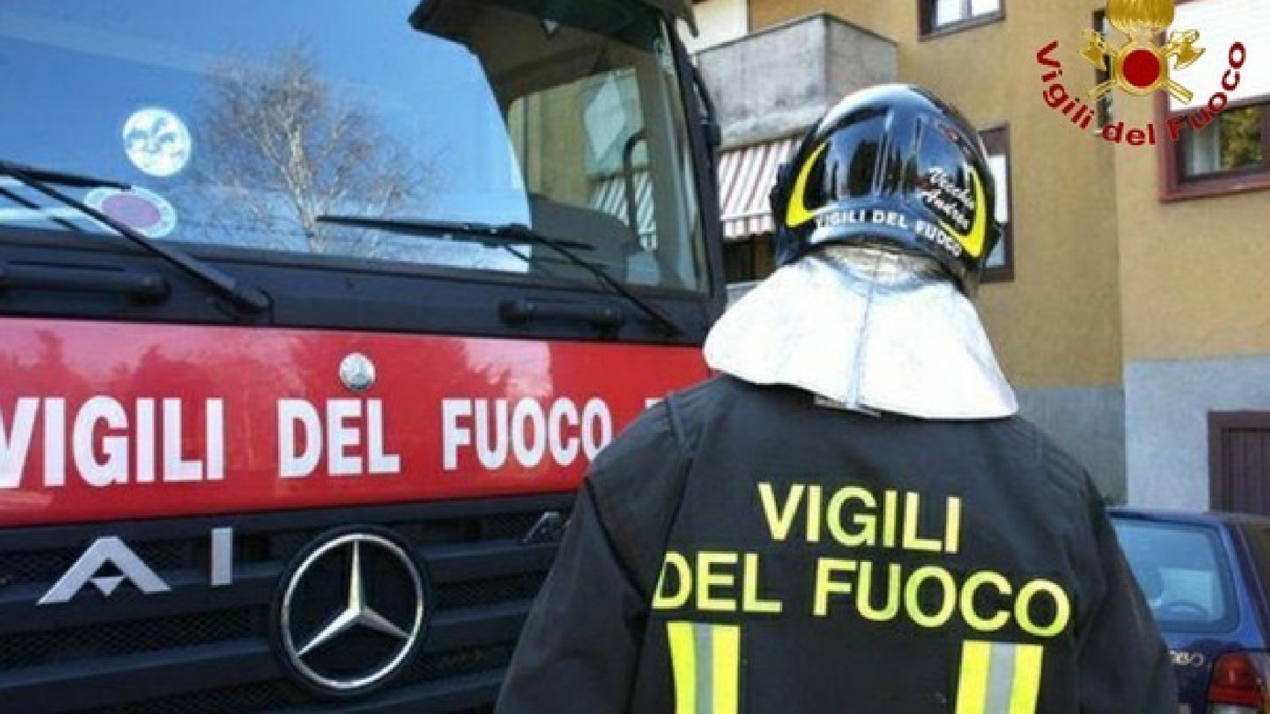Camion si ribalta e finisce nel fiume: come è successo