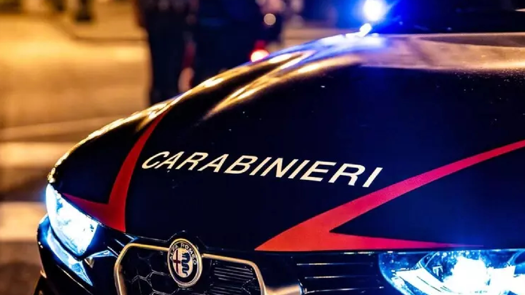 coraggio a 14 anni salva la madre dal vicino che voleva ucciderla