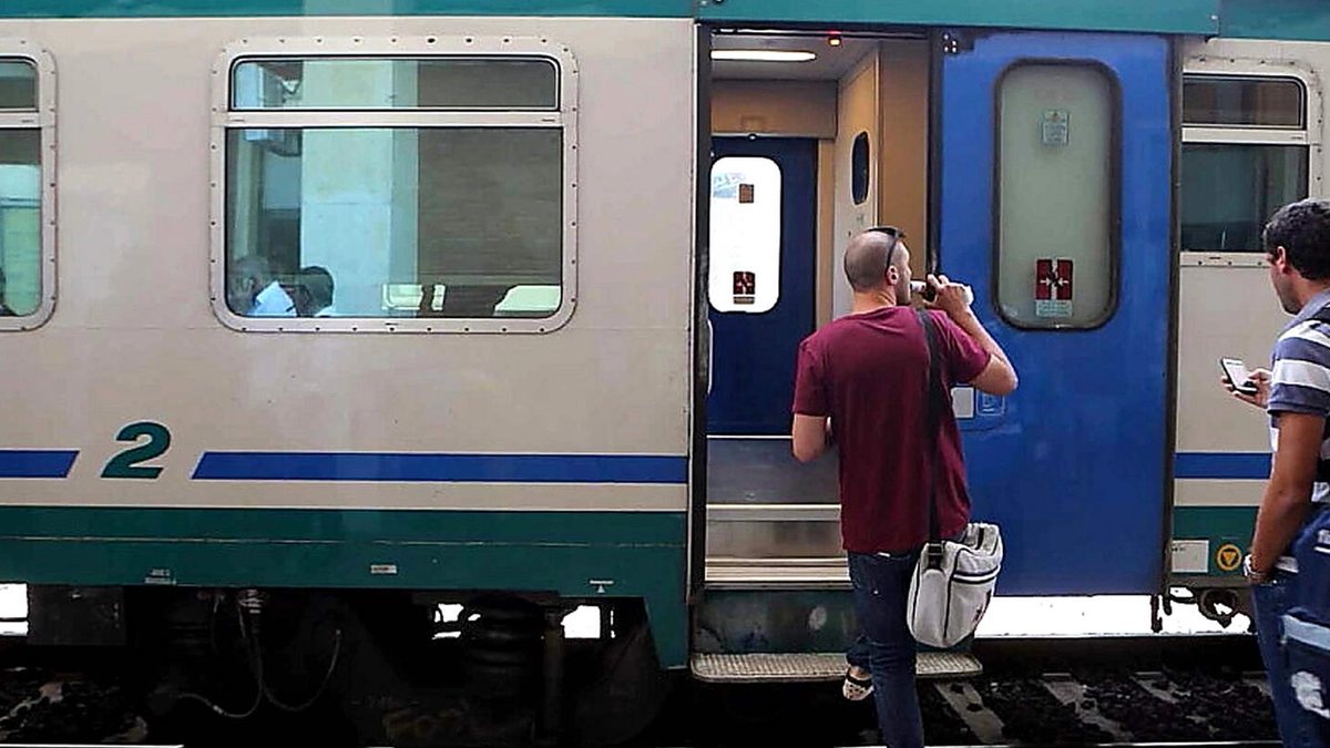 Sciopero Trenitalia e Trenord: caos in tutta Italia, a rischio migliaia di viaggiatori