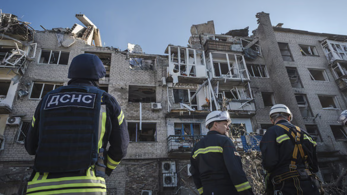 Ucraina sotto attacco: strage di civili nel Donetsk, erano in coda per la pensione Ucraina sotto attacco: strage di civili nel Donetsk, erano in coda per la pensione