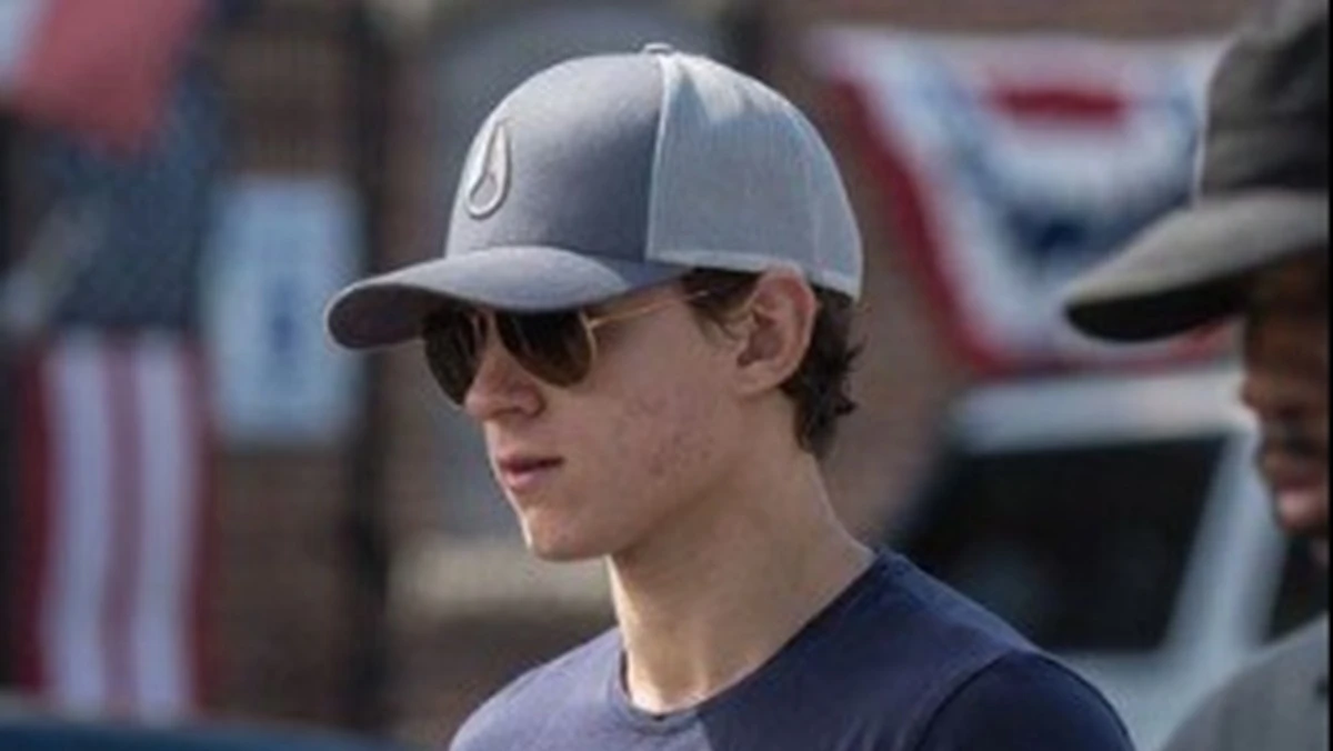 incidente sul set di spiderman tom holland ricoverato d8217urgenza riprese sospese