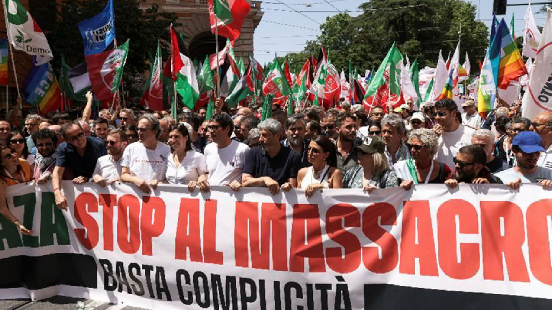 il mondo fa la pace l8217italia fa la sceneggiata a gaza si tratta in italia si urla
