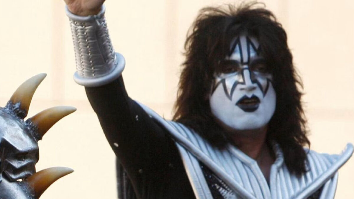 Addio ad Ace Frehley, il “Space Ace” dei Kiss: muore a 74 anni il chitarrista simbolo del rock americano