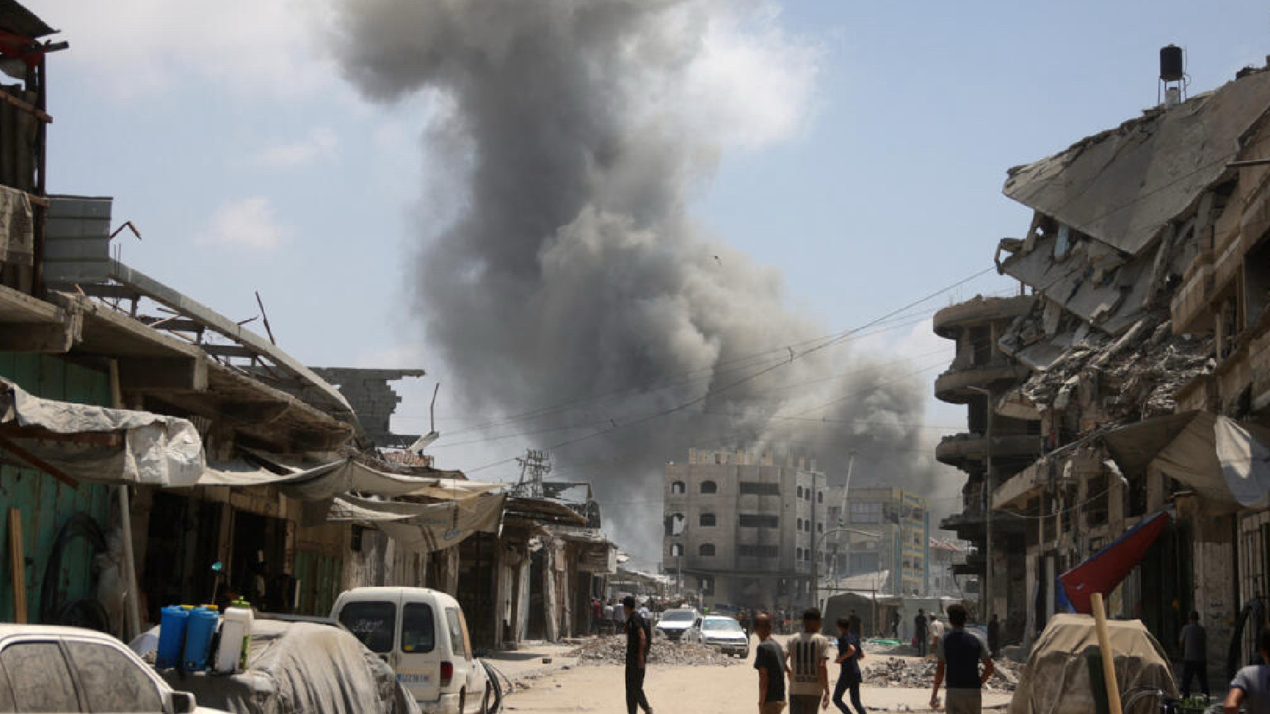 strage a gaza colpito un mini bus di sfollati 11 morti della stessa famiglia
