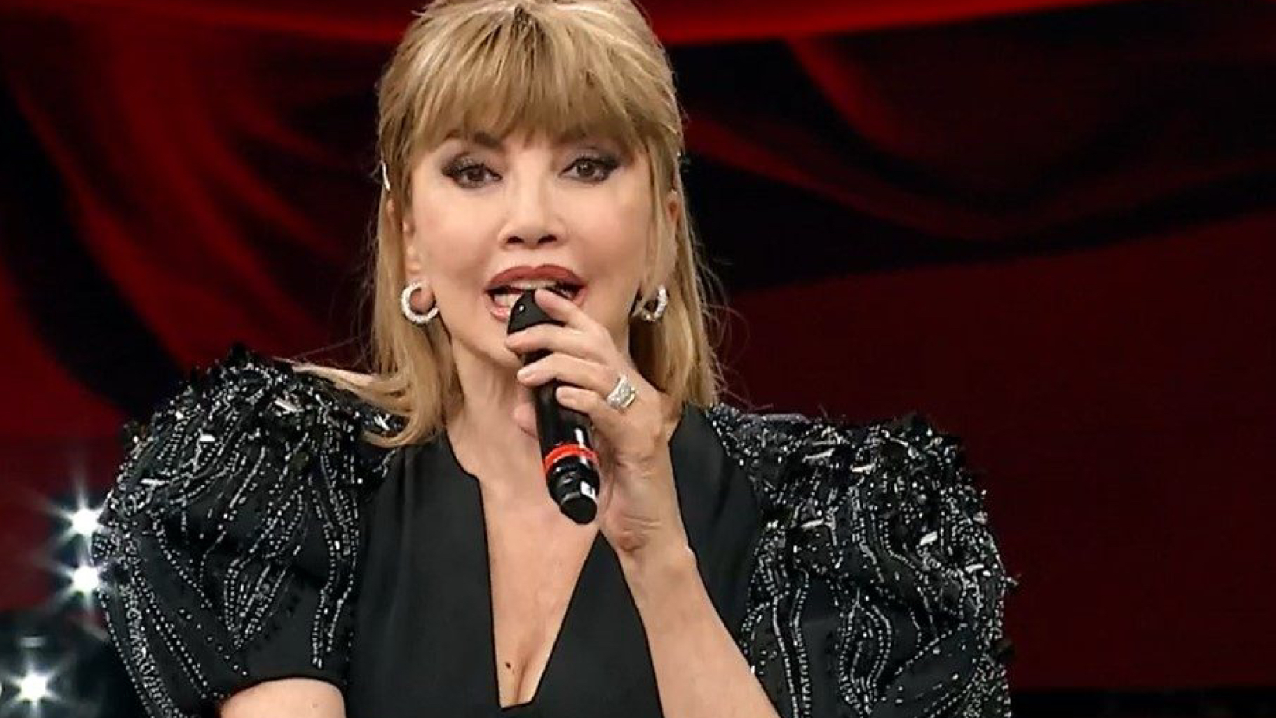 Ballando con le stelle, Barbara D’Urso trionfa e litiga con Selvaggia Lucarelli Ballando con le stelle, Barbara D’Urso trionfa e litiga con Selvaggia Lucarelli