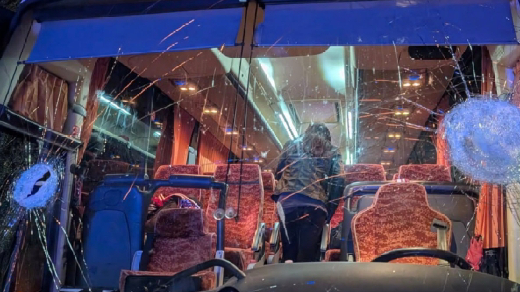 Assalto al pullman dei tifosi del Pistoia basket, muore l’autista colpito da un mattone Assalto al pullman dei tifosi del Pistoia basket, muore l’autista colpito da un mattone