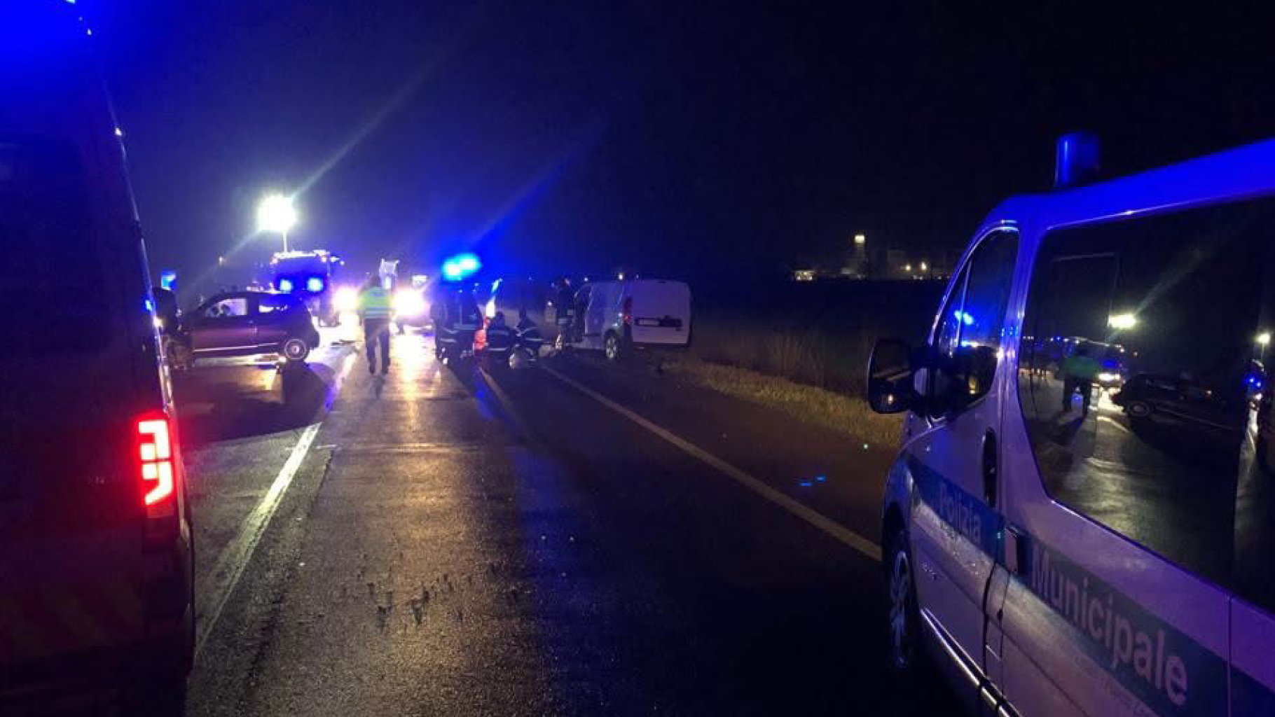 Italia, schianto frontale in serata: muore un bambino di sette anni. Era con il papà Italia, schianto frontale in serata: muore un bambino di sette anni. Era con il papà
