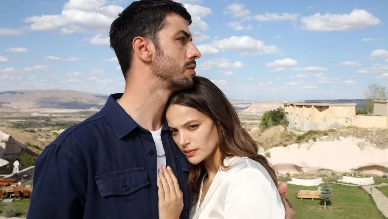 Cambio orario per La Notte nel Cuore: Mediaset anticipa la messa in onda e prolunga gli episodi Cambio orario per La Notte nel Cuore: Mediaset anticipa la messa in onda e prolunga gli episodi