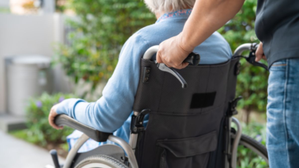 Assistenza a invalidi e malati, rivoluzione in Italia: cambiano le leggi, tutte le novità Assistenza a invalidi e malati, rivoluzione in Italia: cambiano le leggi, tutte le novità