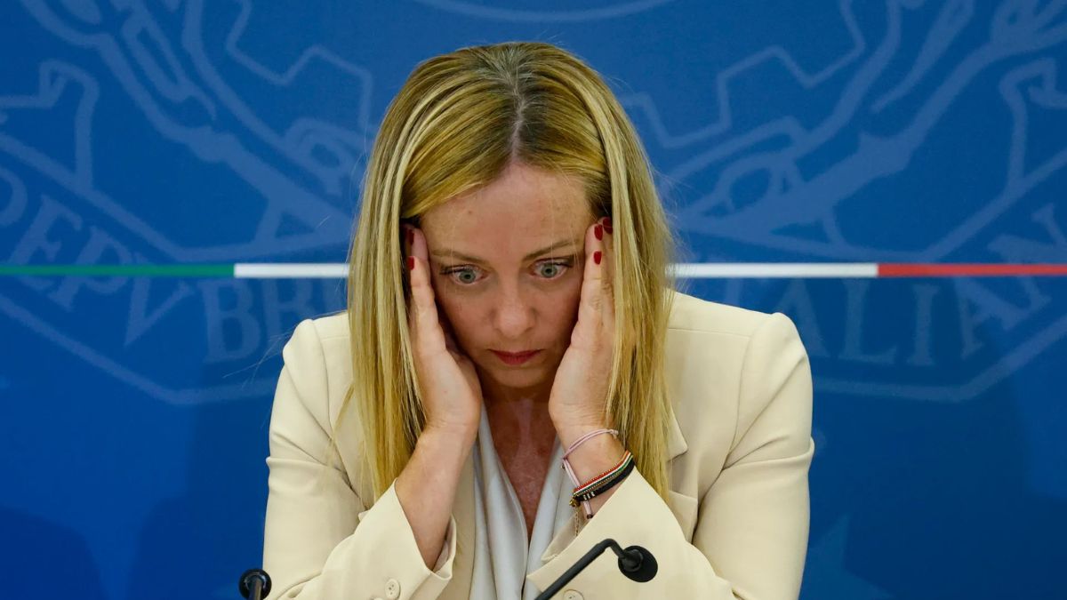 “Non voteremo la tassa sugli extraprofitti bancari”: spaccatura nel centrodestra, l’annuncio di Forza Italia