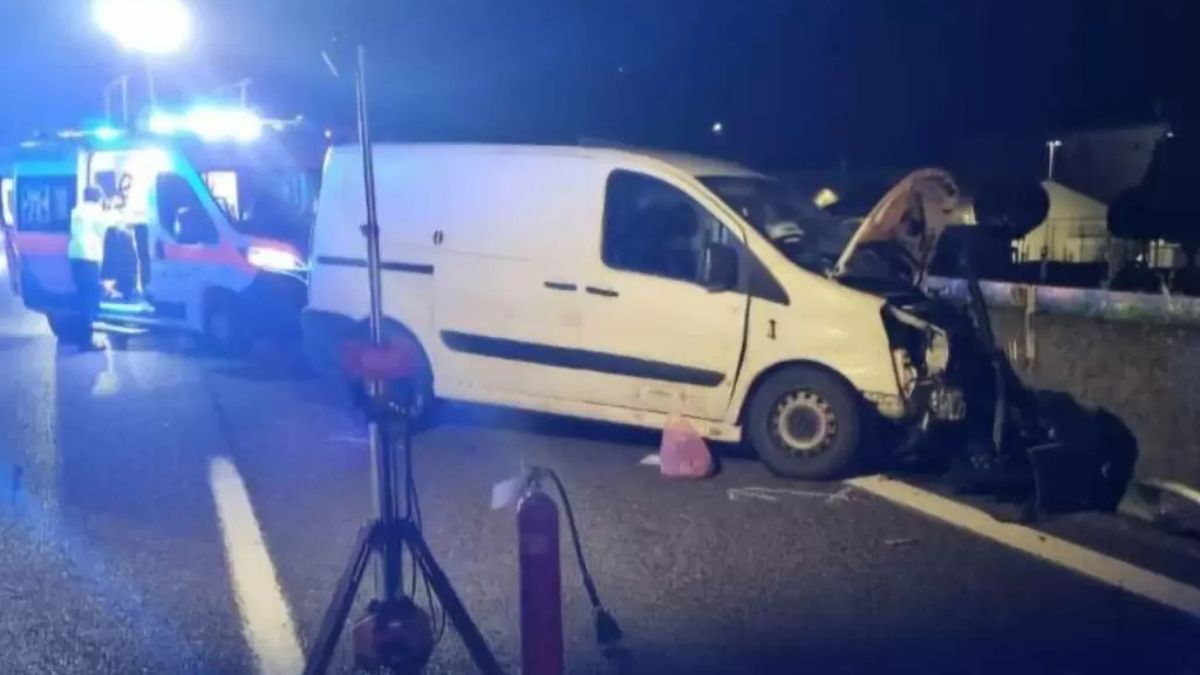 “Morto sul colpo”. Incidente spaventoso in autostrada, tutto bloccato: code per chilometri “Morto sul colpo”. Incidente spaventoso in autostrada, tutto bloccato: code per chilometri