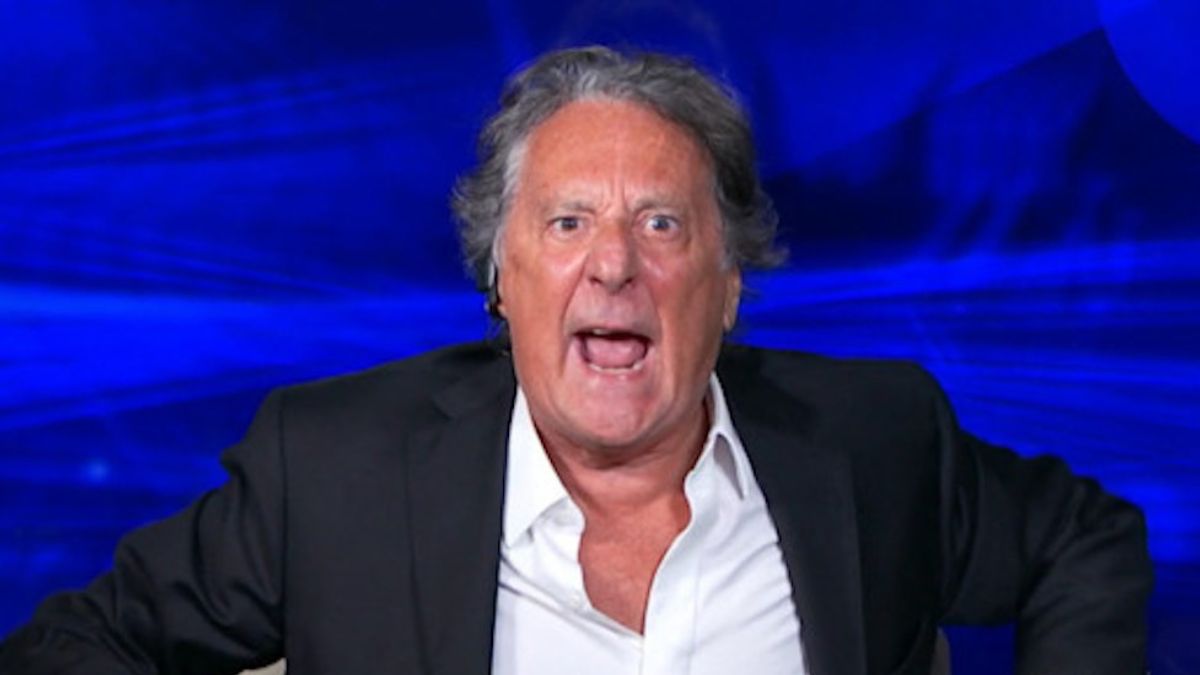 “Scemo, coniglio”. Iacchetti è di nuovo una furia: il video diventa subito virale “Scemo, coniglio”. Iacchetti è di nuovo una furia: il video diventa subito virale