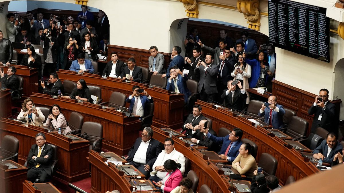 Parlamento in sessione straordinaria in Perù