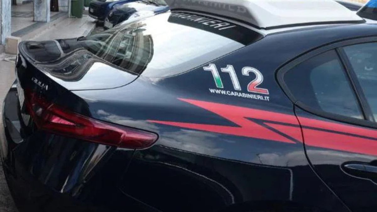 Coltellate alla moglie, poi il gesto estremo: orrore disumano in Italia, la follia in casa