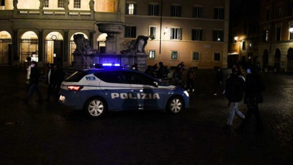 “C’è un cadavere, proprio lì”. L’orribile scoperta a Roma, Trastevere: trovato così, in una pozza di sangue “C’è un cadavere, proprio lì”. L’orribile scoperta a Roma, Trastevere: trovato così, in una pozza di sangue
