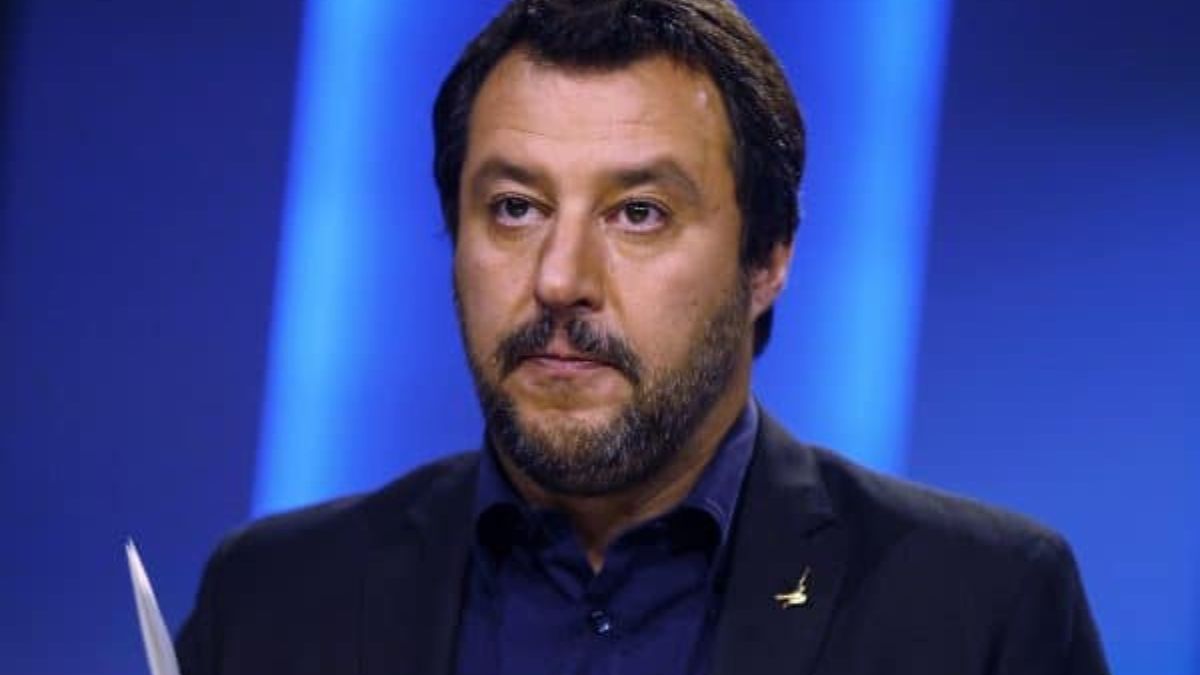 Salvini nei guai, la decisione è appena arrivata: tensione nella Lega, c’entra proprio lui Salvini nei guai, la decisione è appena arrivata: tensione nella Lega, c’entra proprio lui