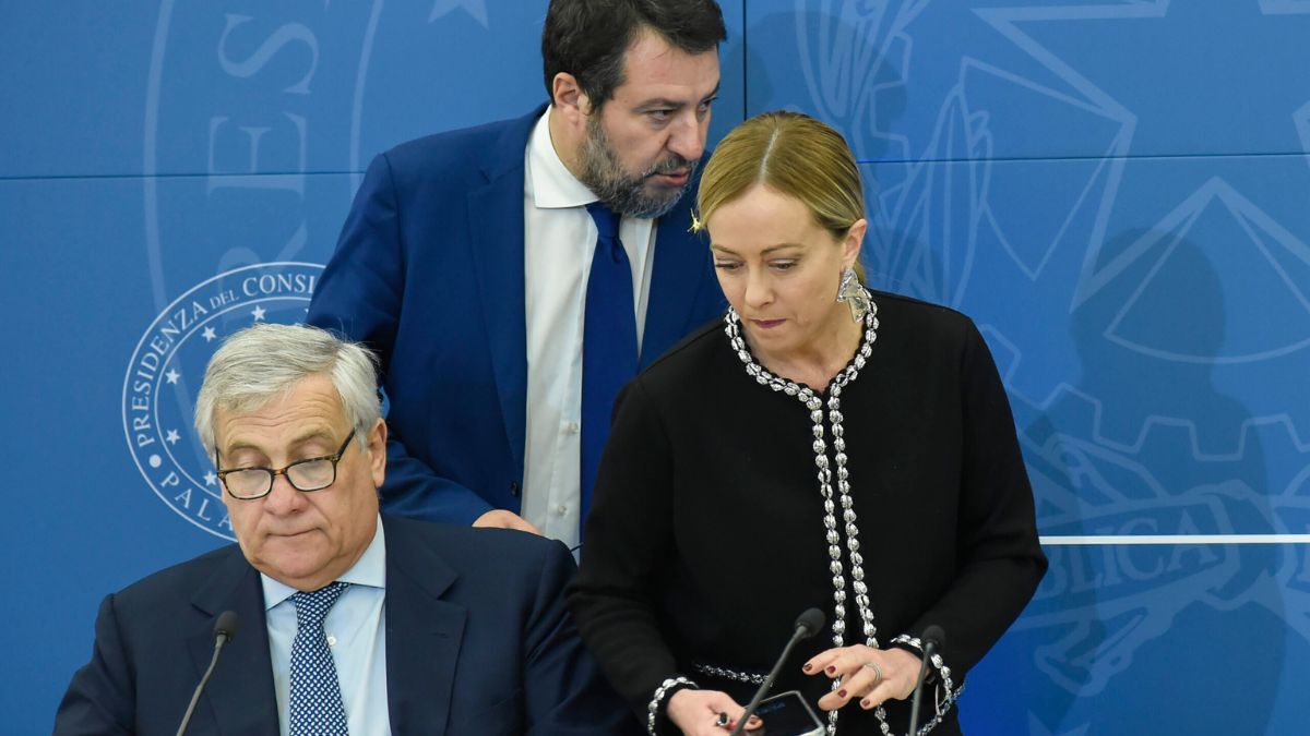 “Lite furibonda”. Alta tensione nel governo Meloni, i due big faccia a faccia così: è caos “Lite furibonda”. Alta tensione nel governo Meloni, i due big faccia a faccia così: è caos